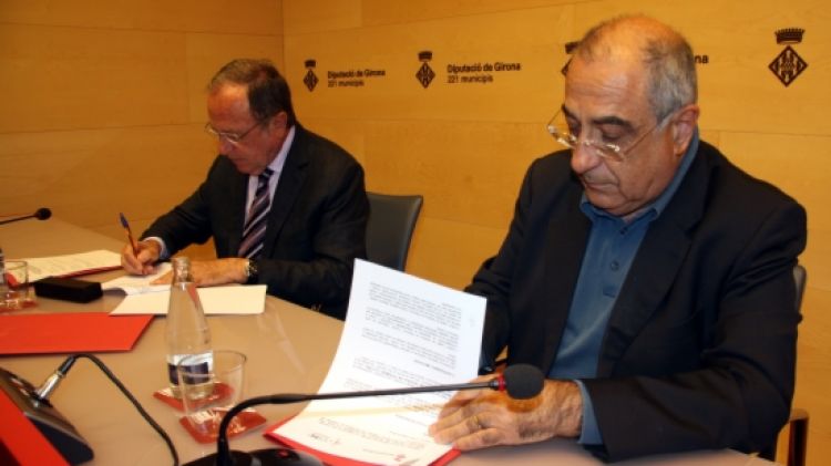 El president de la Diputació de Girona, Joan Giraut, i el director del ICRPC, Joaquim Nadal © ACN