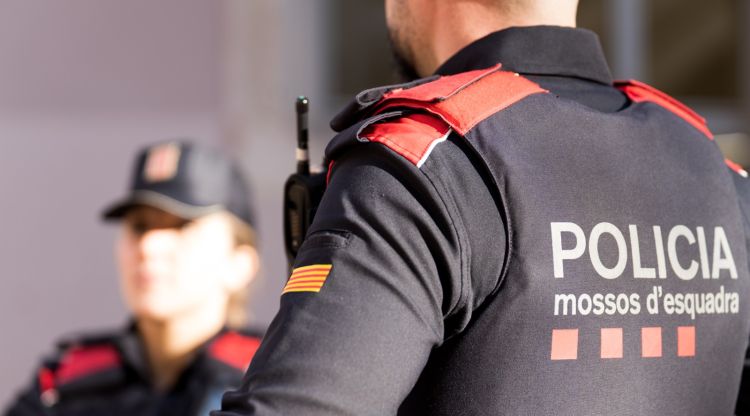 Anul·len dues sancions a un subinspector dels mossos acusat de desobeir i cometre negligències