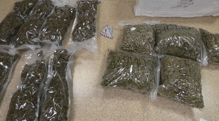 Dos detinguts a Figueres que circulaven amb més de 10 kg de marihuana dins el cotxe